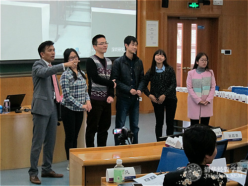 2-马尔科姆·涅尔瓦（Malcolm Nerva）老师与同学们互动、讲解职场礼仪_meitu_2.jpg