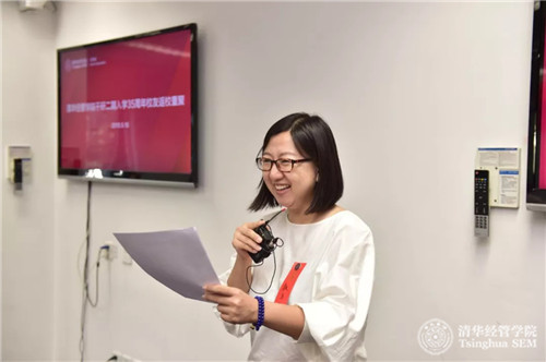 1537856864574083755.jpg 教方兴老师主持此次校友返校活动.jpg