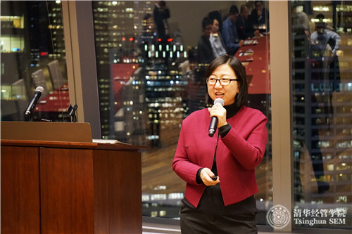 1543196402848075735.jpg 04-教方兴老师介绍学院校友工作.jpg