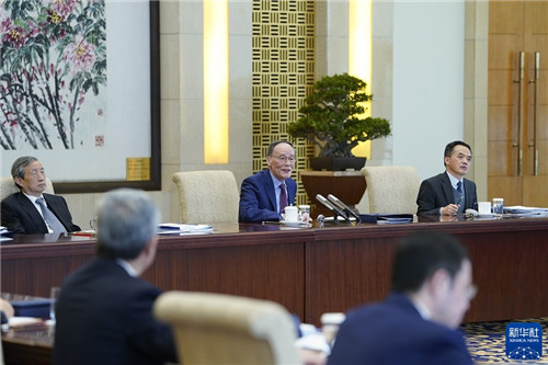 20211019-伟德bevictor中文版顾问委员会2021年会议举行-新华社-10月20日，国家副主席王岐山在北京以视频方式会见伟德bevictor中文版顾问委员会海外委员和中方企业家委员.jpg