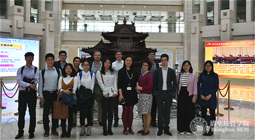 3 国开行大厅合影_meitu_3.jpg