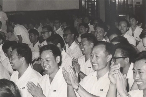 1537857131975056653.jpg 第一届干研班学生毕业.jpg