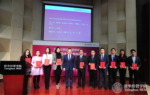 1515544752304094066.jpg 77读书协会合影_meitu_4.jpg