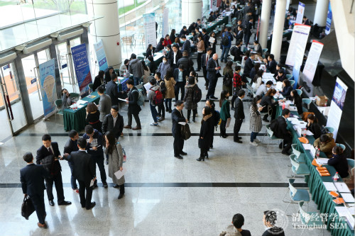 1491555287098097258.jpg 1【招聘会现场】_meitu_1.jpg
